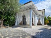 Vendesi villa bifamiliare a Forte dei Marmi