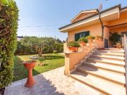 Vendesi villa bifamiliare a Guidonia Montecelio via...