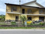 Vendesi villa bifamiliare a Incisa Scapaccino