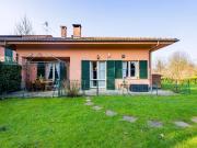 Vendesi villa bifamiliare a Lesmo via a. Messa, 15