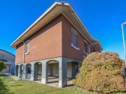 Vendesi villa bifamiliare a Lodi via lago d'iseo, 24