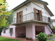 Vendesi villa bifamiliare a Lucca, San Donato