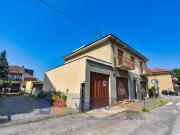 Vendesi villa bifamiliare a Moncalieri strada Genova,...