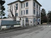 Vendesi villa bifamiliare a Monza via Gioacchino...
