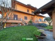 Vendesi villa bifamiliare a Osio Sotto via Ugo Foscolo 8