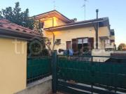 Vendesi villa bifamiliare a Parabiago via Marco Minghetti