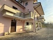 Vendesi villa bifamiliare a Pietranico via Vasca