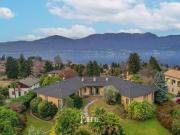 Vendesi villa bifamiliare a Porto Valtravaglia via...