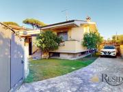 Vendesi villa bifamiliare a Roma, Infernetto