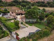 Vendesi villa bifamiliare a Roma via Cesira Fiori 55,...