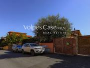 Vendesi villa bifamiliare a Roma via Domenico Cavalca,...