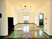 Vendesi villa bifamiliare a Villa Estense via argine...