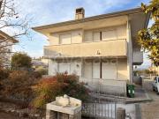 Vendesi villa bifamiliare a Vittorio Veneto via Rovarè