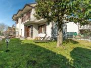 Vendesi villa bifamiliare ad Abbiategrasso via Fratelli...