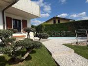 Vendesi villa bifamiliare ad Albano Sant'Alessandro...