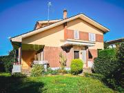 Vendesi villa bifamiliare ad Anzio via dei Garofani,...