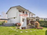 Vendesi villa bifamiliare ad Azzano San Paolo via...