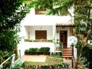 Villa con giardino a Folignano