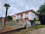 Vendesi villa singola a Busto Arsizio via dei Gigli, 15,...