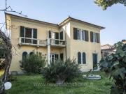 Vendesi villa singola a Camaiore via Sardegna, Lido Di...