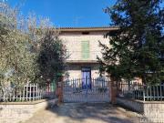 Vendesi villa singola a Castiglione del Lago via...