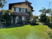 Vendesi villa singola a Desenzano del Garda, Desenzano...