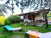 Vendesi villa singola a Falconara Marittima