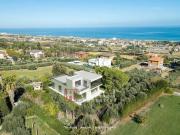 Vendesi villa singola a Fermo