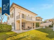 Vendesi villa singola a Forte dei Marmi