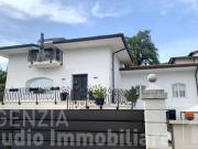 Vendesi villa singola a Gardone Riviera via Roma