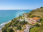 Vendesi villa singola a Imperia
