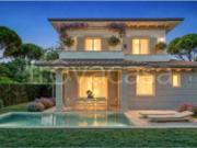 Vendesi villa singola a Marina di Pietrasanta, Pietrasanta