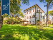 Vendesi villa singola a Montepulciano