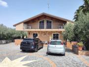 Vendesi villa singola a Motta Sant'Anastasia via...