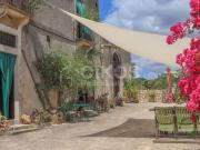 Vendesi villa singola a Noto