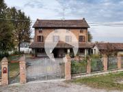 Vendesi villa singola a Reggio nell'Emilia via...