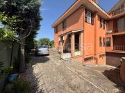 Vendesi villa singola a Roma via Oscar Chilesotti,...