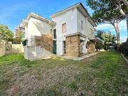 Vendesi villa singola a Santa Marinella via Botticelli