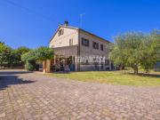 Vendesi villa singola a Senigallia