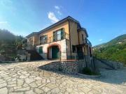 Vendesi villa singola a Serra Riccò via Liquara, 10,...