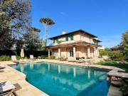 Vendesi villa singola a Vittoria Apuana, Forte dei Marmi
