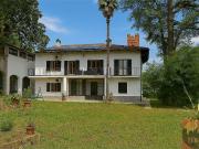 vendita Regione Carlevè 13 vani 650mq