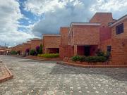 VENDO ACOGEDORA CASA EN CHIA