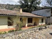 Vendo acogedora casa rodeada de jardines en Huaraz
