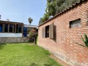 Vendo amplia casa con jardin en Av.Velasco Astete 1200...