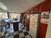 Vendo amplia casa con locales y renta en kennedy