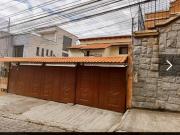 VENDO AMPLIA CASA EN MONTESERRIN