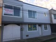 VENDO AMPLIA CASA | SECTOR CONFITECA, BARRIO...