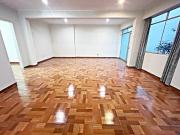 VENDO AMPLIO DEPARTAMENTO EN 1ER PISO EN LA URB. EL...