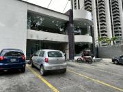 VENDO AMPLIO LOCAL COMERCIAL EN EL BOSQUE PIE DE CALLE...